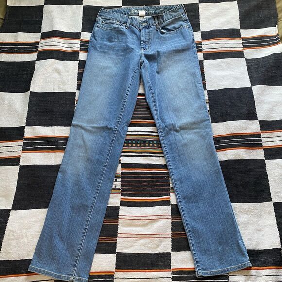 NWT Eddie Bauer Stay Shape Slightly Curvy Straight Denim Jeans. Size 8. - Picture 2 of 12